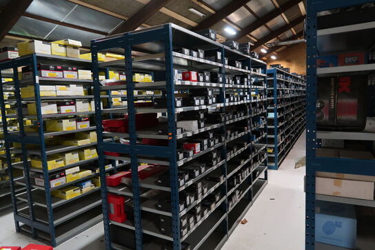 3 fag dobbeltsidet lagerreoler uden indhold