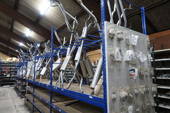 Reol til udstødninger uden indhold