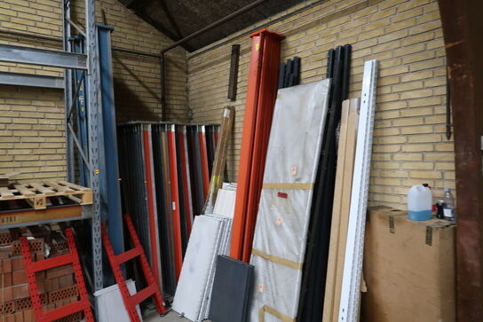 4 fag pallereoler uden indhold samt vanger m.v. 