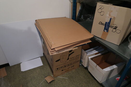 Lagerreoler med div. Kontorartikler m.m.