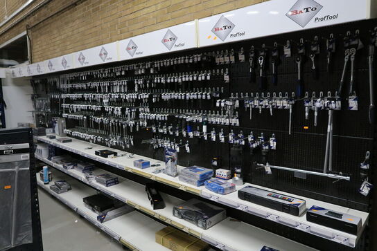 Butiksinventar uden indhold