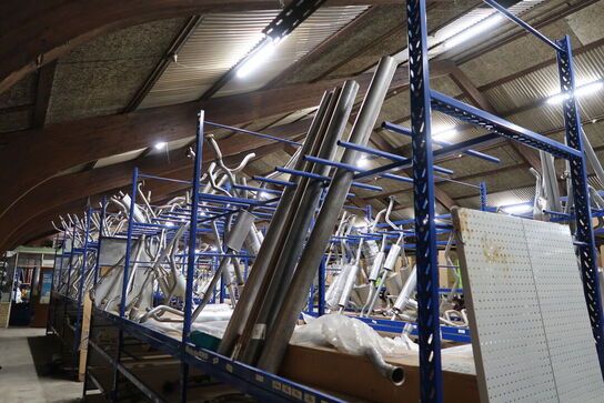 Reol til udstødninger