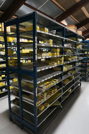 3 fag dobbeltsidet lagerreoler uden indhold