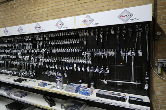 Butiksinventar uden indhold