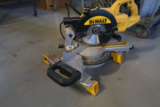 Kap-/geringssav DEWALT DWS773-QS