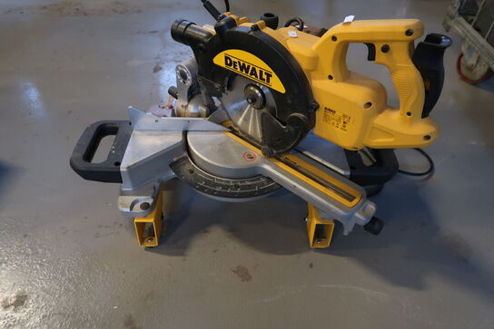Kap-/geringssav DEWALT DWS773-QS