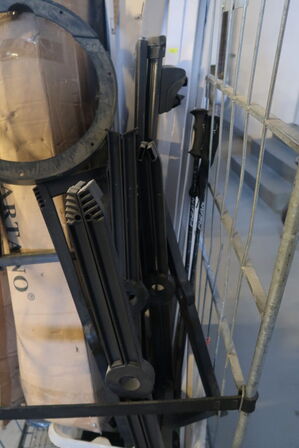 Bur med lysstofrør m.m.