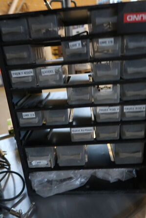 Musikudstyr, højtalerkabler, metronome, strenge m.m.