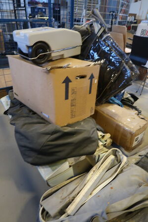 Campingudstyr på 2 paller