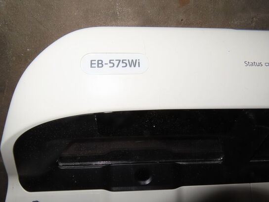 Projektor short throw - EPSON EB-575WI (mærket med blinkende lampe)