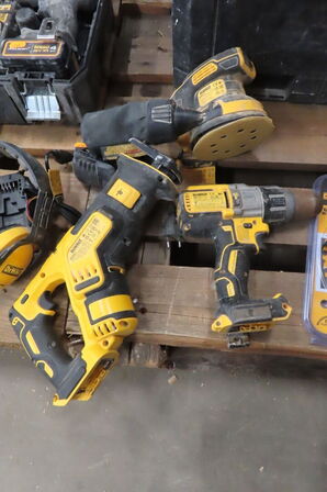 3 stk. Akku-værktæj samt værktøjskasse DEWALT