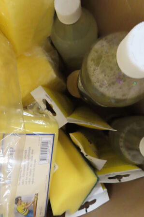 Kasse med svampe mm.