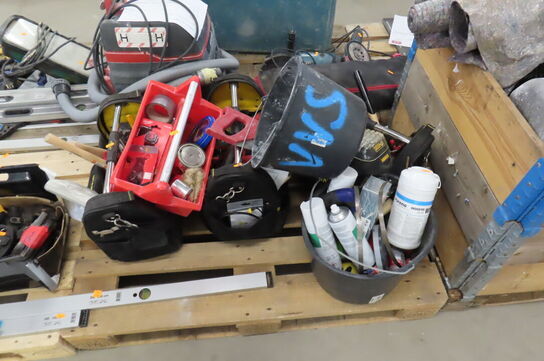 Palle med diverse værktøj