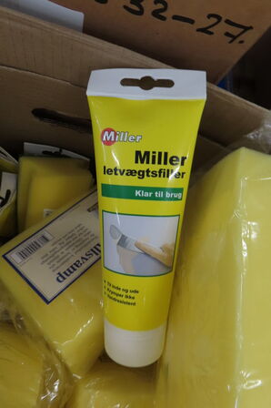 Kasse med svampe mm.