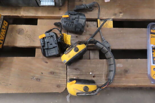 2 stk. 22v ladere samt høreværn DEWALT
