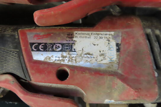 Arbejdsradio BOSCH samt 2 stk akku-værktøj MILWAUKEE