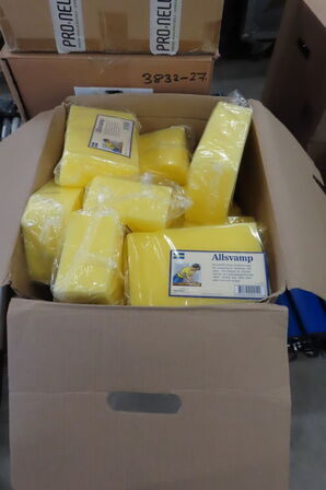 Kasse med svampe mm.