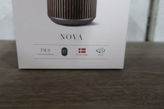 Højttaler/bordlampe LEMUS Nova Walnut