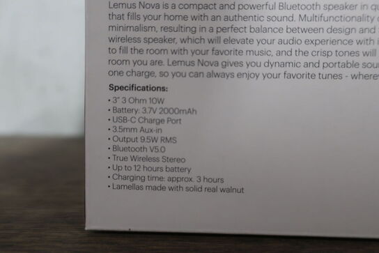 Højttaler/bordlampe LEMUS Nova Walnut