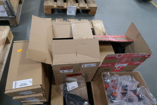 6 stk. paller med varelager/reservedele