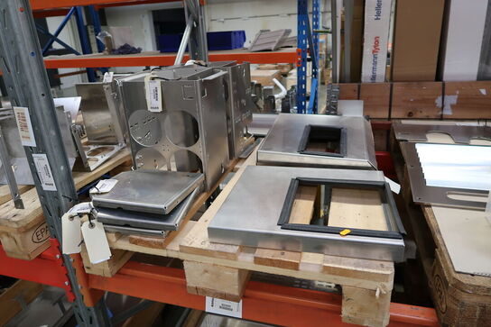 3 stk. paller med div. Varelager/reservedele