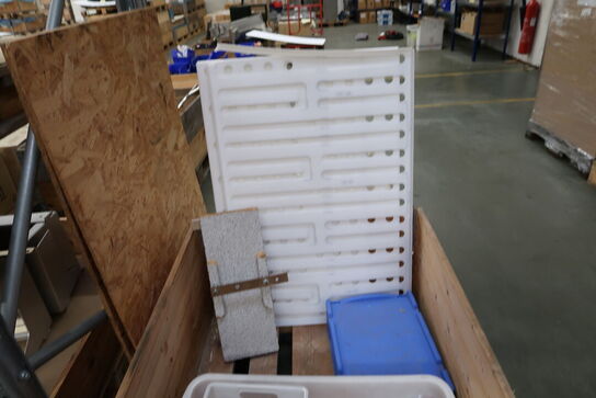 Palle med div. Varelager/reservedele