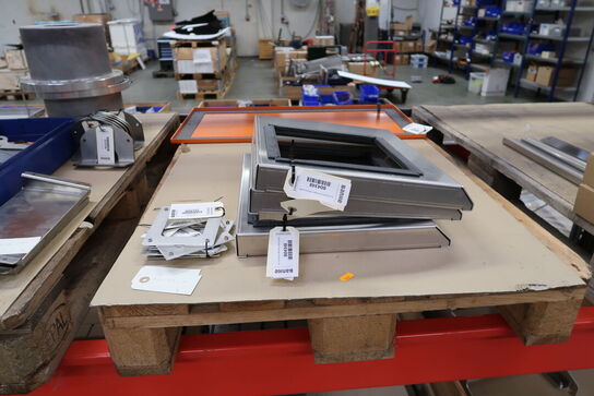 3 stk. paller med div. Varelager/reservedele