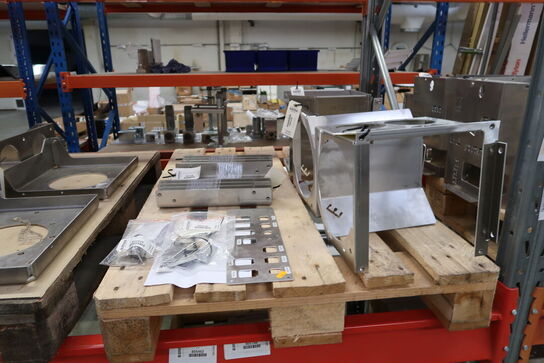 3 stk. paller med div. Varelager/reservedele