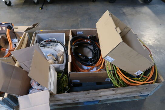 2 stk. paller med varelager/reservedele