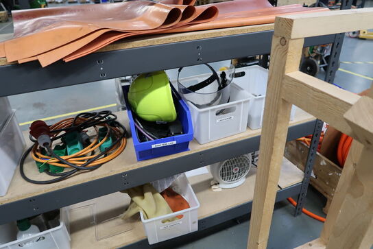 Lagerreoler med div. Varelager og værktøj