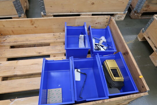 2 stk. paller med varelager/reseverdele