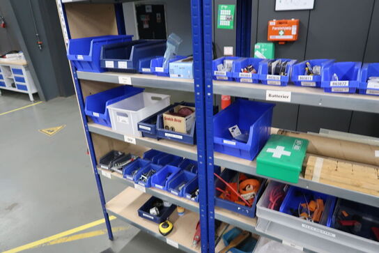 Div. Varelager og værktøj på reoler