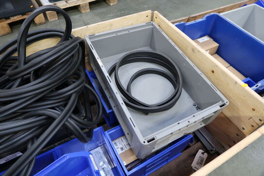 2 stk. paller med varelager/reseverdele