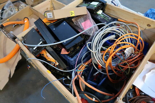 2 stk. paller med varelager/reservedele