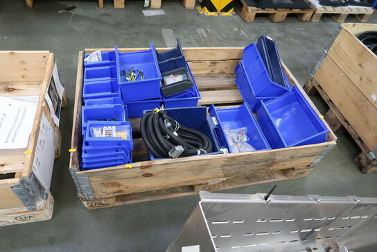 2 stk. paller med varelager/reseverdele