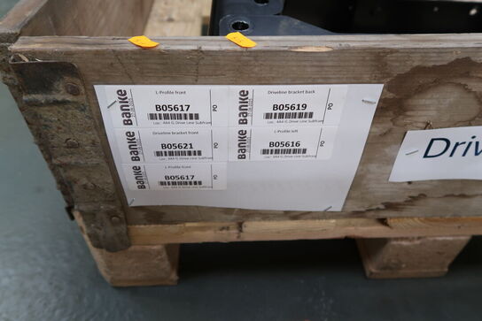 2 stk. paller med varelager/reseverdele