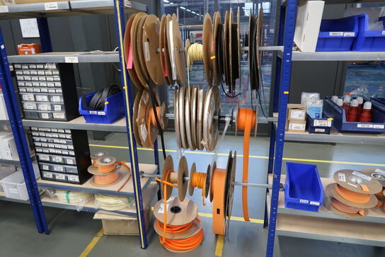 Div. Varelager og værktøj på reoler