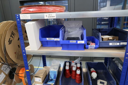 Div. Varelager og værktøj på reoler