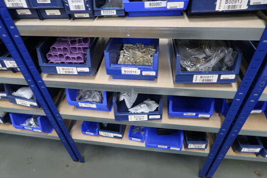 Div. Varelager og værktøj på reoler