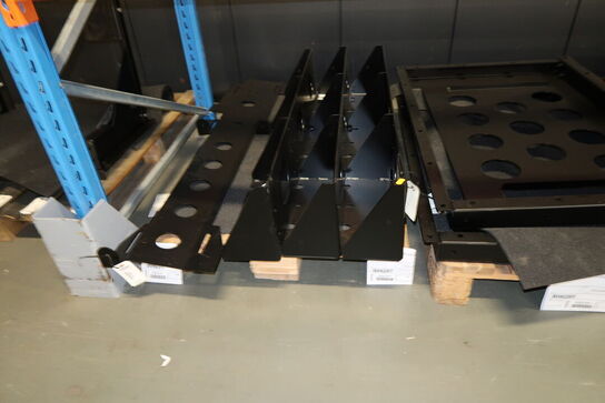 4 stk. paller med varelager/reservedele