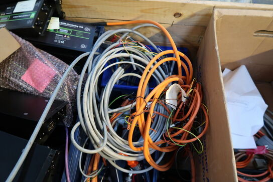 2 stk. paller med varelager/reservedele