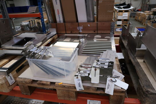 3 stk. paller med div. Varelager/reservedele