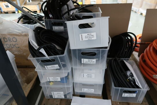 2 stk. paller med Div. Varelager/Reservedele