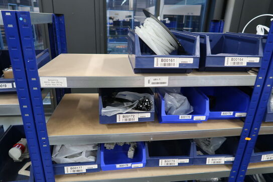 Div. Varelager og værktøj på reoler