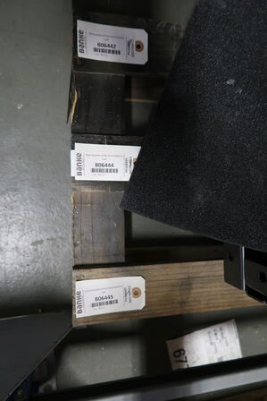 4 stk. paller med varelager/reservedele