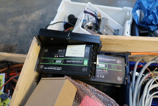 2 stk. paller med varelager/reservedele