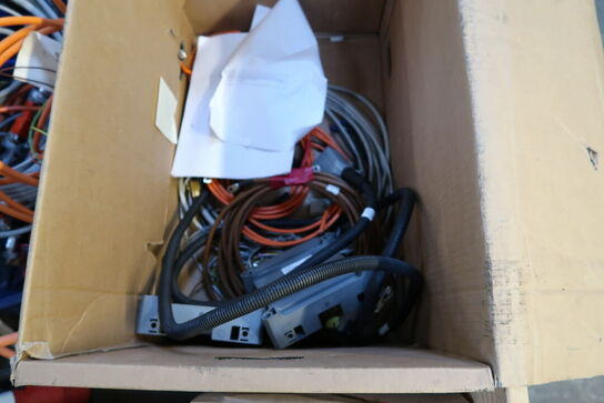 2 stk. paller med varelager/reservedele