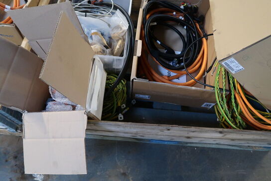 2 stk. paller med varelager/reservedele