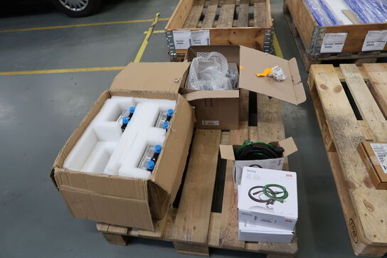 6 stk. paller med varelager/reservedele