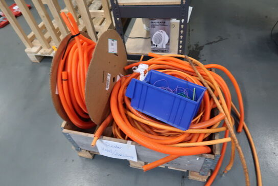 Lagerreoler med div. Varelager og værktøj